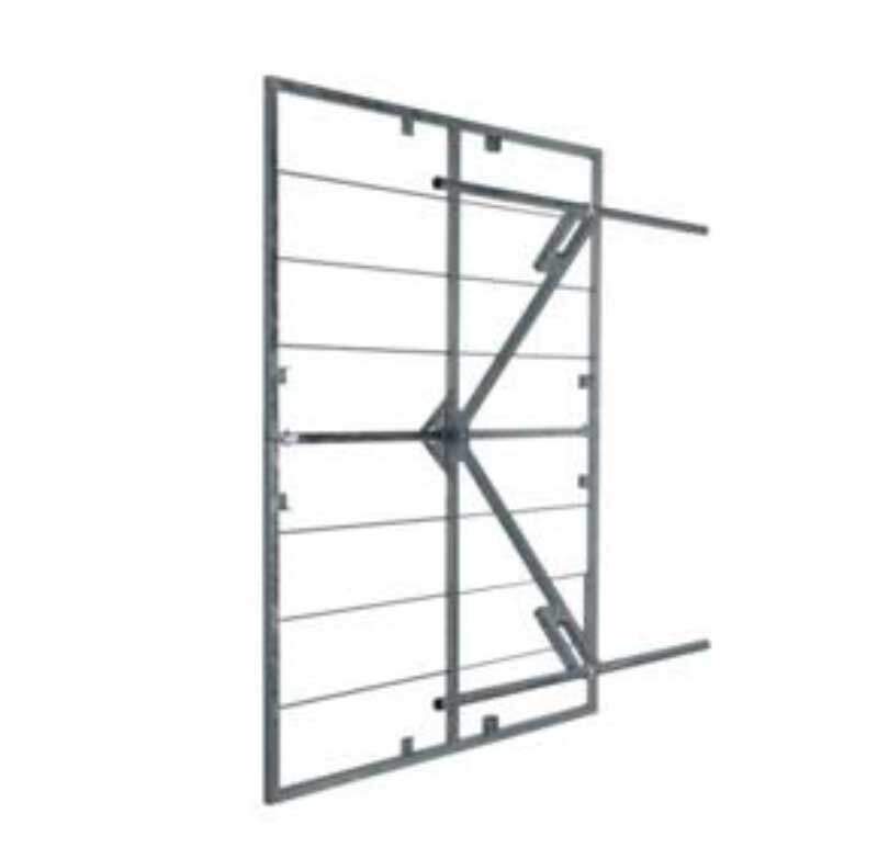 Mât D'antenne Simple, Avec Des Antennes Pour Recevoir La Télévision  Numérique Et Des Signaux Radio, DVB-T, DVB-T2 Et FM (polarisation  Horizontale), Y Compris Paratonnerre Retardée. Le Fond Est Un Ciel Bleu Pur.